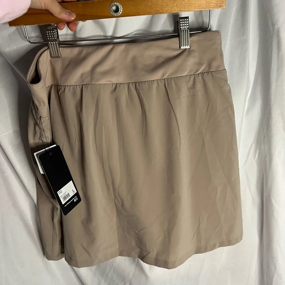 NWT 90 degree by Reflex women’s woven pleated Marcy skort size L in tan colored - Picture 2 of 7